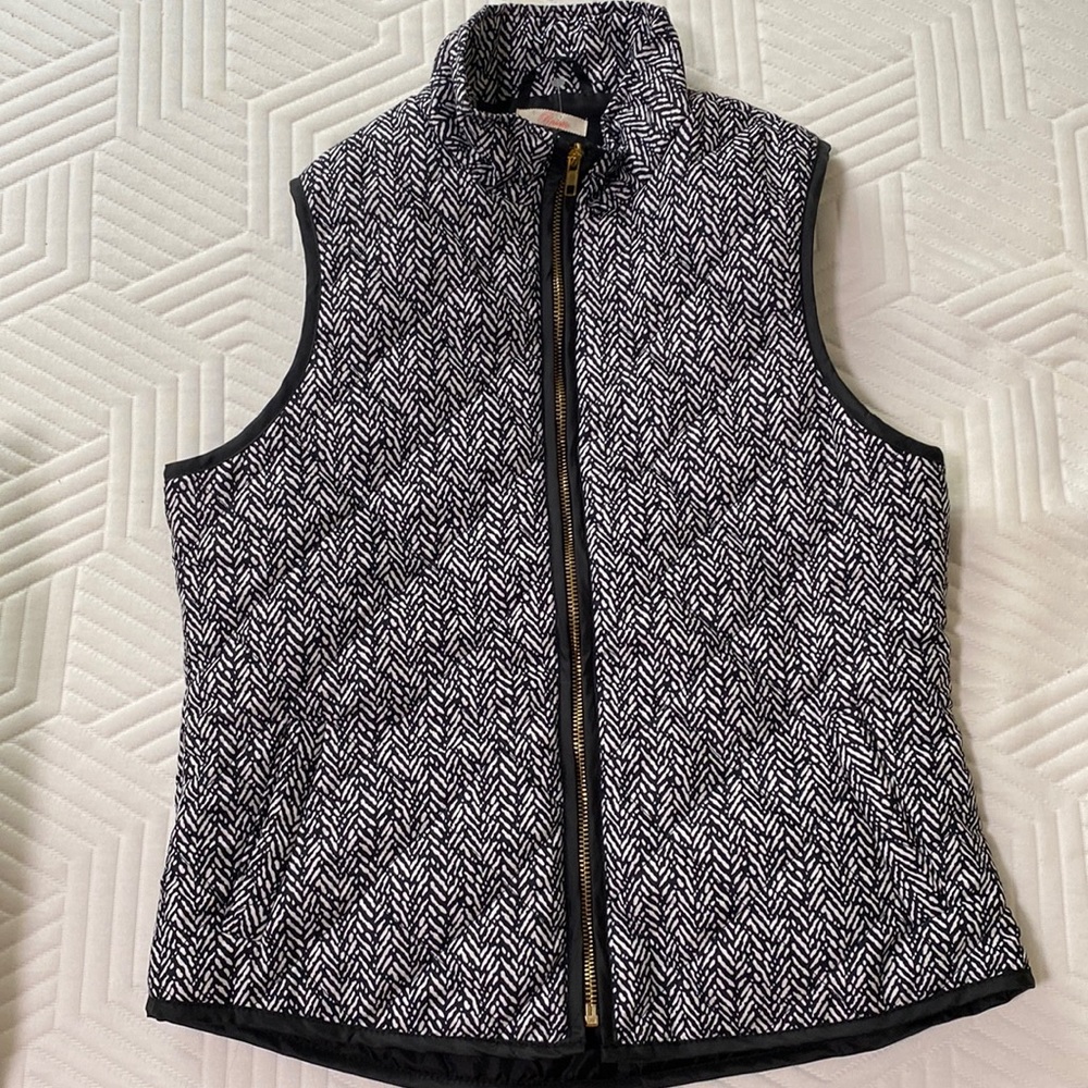Women’s Black and white patterned vest size M